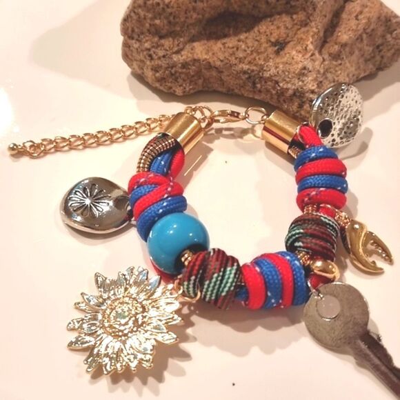 New ZARA Colored Knotted cord bracelet with charms - Picture 3 of 9